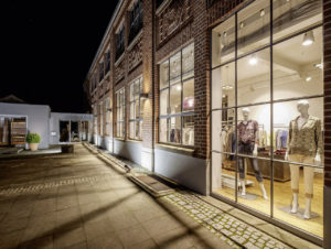Im Mode- und Lifestylehaus „g“ in Krefeld gibt es Kunstausstellungen und eine Pop-up-Ballettschule. (Foto: Greve)