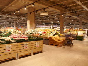 Funktional und schnörkellos: Die 500 qm große Obst-und Gemüseabteilung im E-Center (Foto: Rindermarkthalle St. Pauli)