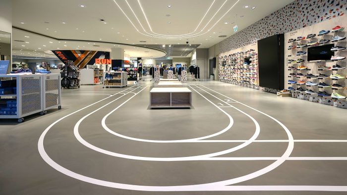 Der Sport Scheck Flagship-Store mit neuem Boden in Betonlook