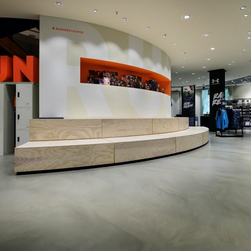 Im Flagship-Store von Sport Scheck in Stuttgart mit neuem Boden