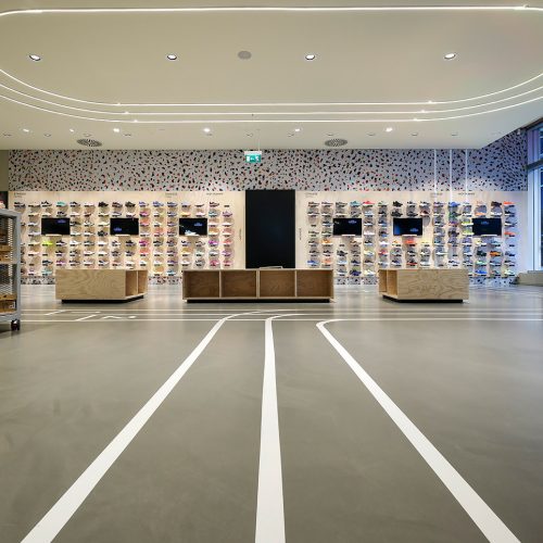 Der neue Boden im Flagship-Store von Sport Scheck soll mehr Gehkomfort bieten