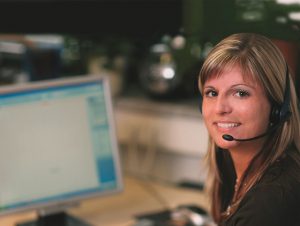 Qualifizierte Beratung gibt es auch für Online-Kund:innen, wie hier über das Servicecenter von Aponeo.