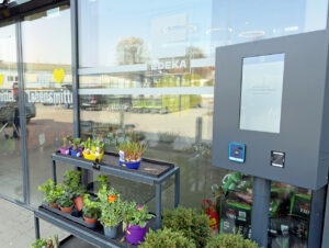 Am Zutrittsterminal am Eingang können sich Kund:innen per Karte oder App registrieren