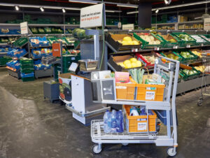 Der Smart Cart von Colruyt verfügt über offene Ablageflächen ohne Seitenwände.