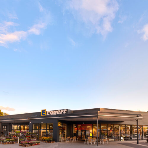 Der Markt öffnet regulär montags bis samstags von 7 bis 20 Uhr und zusätzlich ab Mai im personallosen Betrieb bis 22 Uhr