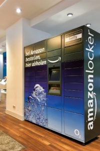 Amazon-Paketstation „Amazon Locker“ in einem Store des Mobilfunkanbieters O2