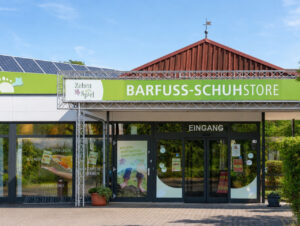 Die Zehenspiel GmbH verkauft Barfußschuhe für Erwachsene und Kinder über den eigenen Onlineshop und mehrere Ladengeschäfte