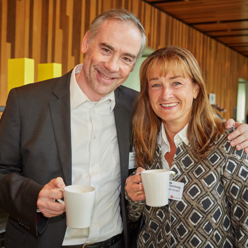 Plausch unter Kollegen: Thomas Schulz und Barbara Sandweg (beide Rewe Markt)