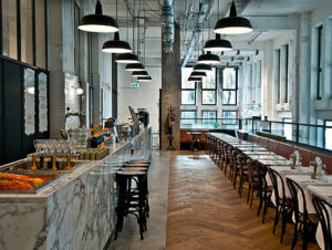 Stilmix aus Art déco, Modern Classic und Industrial Style im Amsterdamer Supermarkt-Restaurant Marqt