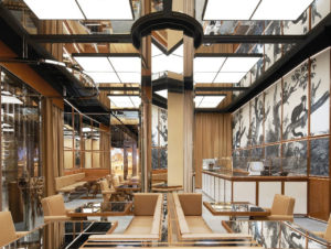 Very „instagrammable“: das Thomas Café im Social Store von Burberry in Shenzhen mit Spiegeldecke und verspiegelten Tischen