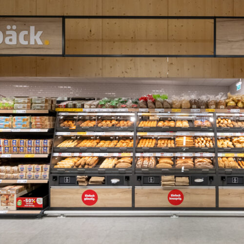 Die Filiale bietet täglich frisches Brot und Gebäck großteils aus heimischen Bäckereien