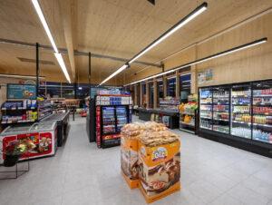 Die Lichtlösung ist darauf ausgelegt, den Energiebedarf der Beleuchtung dauerhaft niedrig zu halten, Wartungsaufwände zu minimieren und Materialkreisläufe zu schließen