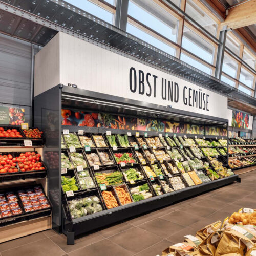 Breite Gänge und übersichtliche Sortimentsanordnung sind Teil des Rewe-Storekonzepts, das von Schweitzer umgesetzt wurde