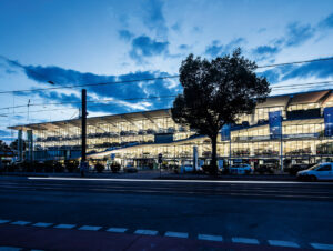 BMW-Niederlassung in Düsseldorf in der historischen „Hanielgarage“.