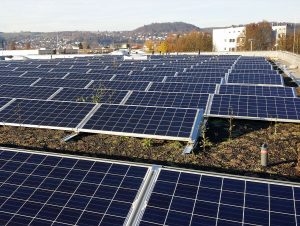 Solaranlage auf dem Dach eines Tegut-Markts