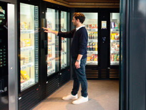 KI-basierte Smart-Fridge- Technologie im Smart Store von Lekkerland am Ladepark Lichtenau