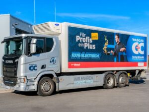 Die elektrischen Kühlfahrzeuge von Wasgau C+C verfügen über drei separat regelbare Temperaturzonen und eine Reichweite von rund 450 Kilometern.