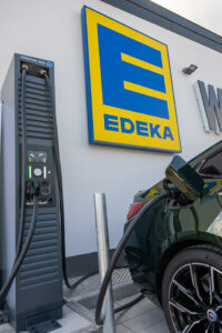 Grünstrom tanken bei Edeka Buchbauer: Aktuell sind pro Standort zwei Doppellader geplant
