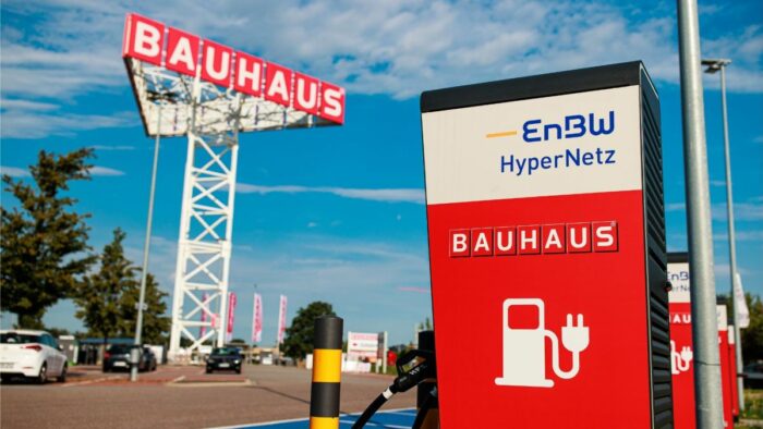 Immer mehr Handelsunternehmen wie Bauhaus setzen gemeinsam mit Infrastrukturpartnern wie EnBW auf Schnellladeangebote als festen Bestandteil ihrer Standortstrategie.
