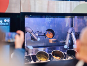 Das System benötigt sieben qm Verkaufsfläche und verfügt über 36 gekühlte Silos