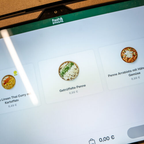 Am Bildschirm können die Speisen bestellt werden