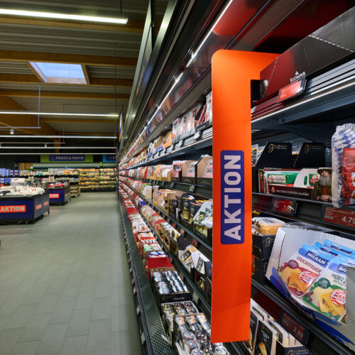 Aktionsartikel befinden sich im hinteren Teil des Marktes