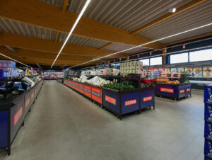 Äußerlich bleibt der Wiedererkennungswert beider Häuser erhalten - beide Marken treten weiterhin mit einem eigenen Filialkonzept in ihren Vertriebsgebieten auf