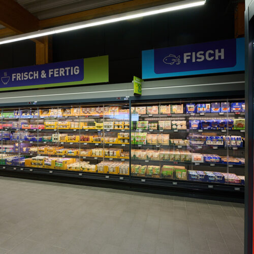 Wärmerückgewinnung über Abluft der Kühlsysteme zum Heizen und Kühlen