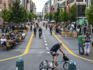 Die Friedrichstraße in Berlin war zwischenzeitlich eine autofreie Zone. Mittlerweile können Pkw dort wieder fahren