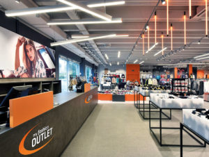 Masse, aber auch viel Deko und Atmosphäre im Multibrand-Outlet „My Fashion Outlet“ in Lübeck