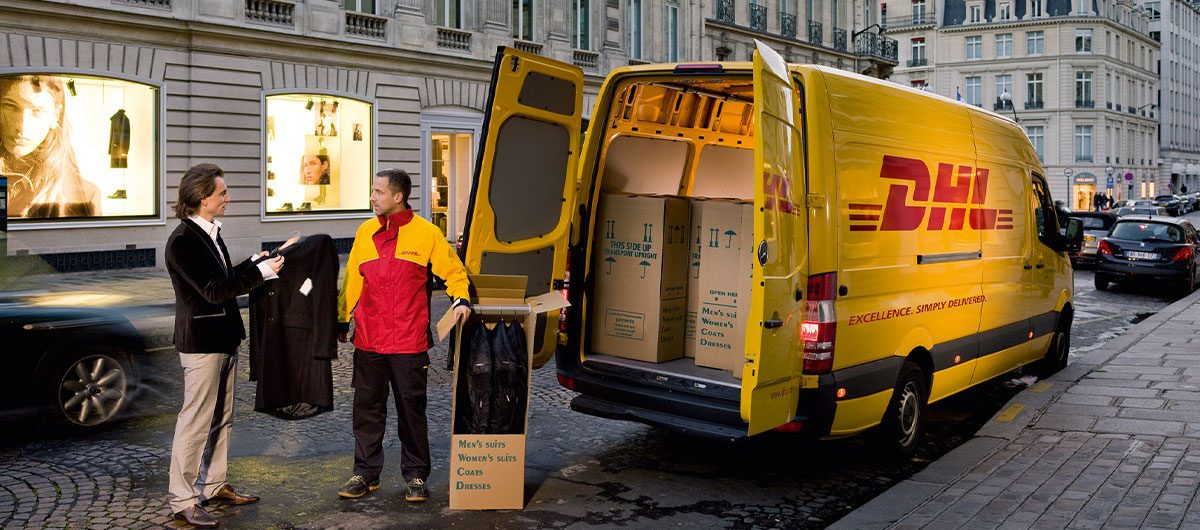 DHL транспорт. Компания DHL. Доставщик DHL. DHL машины. Helion dhl 6