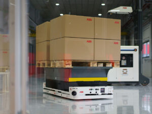 Hohe Präzision und ein sanfter, geräuschloser Antrieb: Autonomer mobiler Roboter von ABB