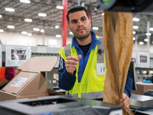 DHL Supply Chain bietet Geschäftskunden neue, umweltfreundliche On-demand-Verpackungslösungen an.