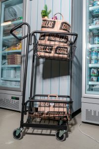 Quick-Commerce-Anbieter wie Gorillas nutzen für ihren Lieferservice dezentrale Micro-Hubs, um schnelle Lieferzeiten realisieren zu können.