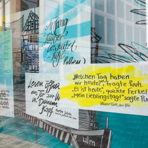 „Good Vibes to go“ sollen im Ulmer Quartier Sedelhöfe während der Umbauarbeiten die Aufenthaltsqualität steigern. 