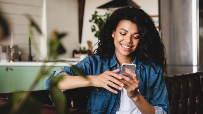 Als alternativer Kanal in der digitalen Welt ist RCS-Messaging eine Möglichkeit, Kund:innen auf sichere Weise anzusprechen und die Markenbindung zu stärken