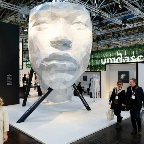 Schaufensterfiguren aus Ozeanplastik waren einer der Hingucker im Bereich Shopfitting.