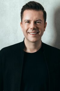Christian Greiner übernimmt im ersten Quartal 2027 den Vorstandsvorsitz bei Wöhrl und verantwortet die Ressorts Einkauf, Vertrieb und Marketing.