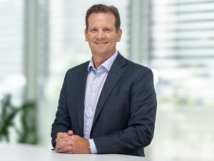 Matt Simister hat als Group CEO von Fressnapf Maxi Zoo das Executive Management Board neu aufgestellt und klare regionale Verantwortlichkeiten geschaffen.