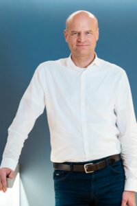 Dr. Nicolai Johannsen übernimmt ab Januar 2026 das Vertriebsressort (CMO) und bringt langjährige Digital- und Marketingerfahrung aus der Otto Group mit.