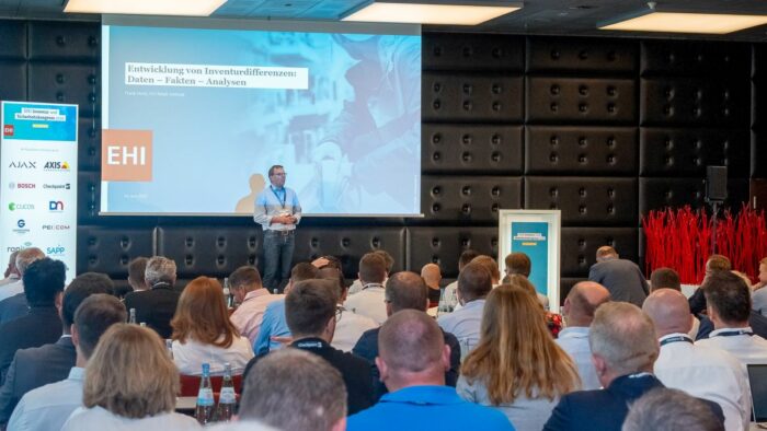Rund 140 Fachexpert:innen aus dem Einzelhandel diskutierten beim diesjährigen „EHI Inventur- und Sicherheitskongress“ in Köln über aktuelle Herausforderungen. 