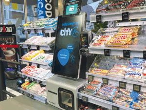 Neues Self-Scanning- Terminal von Tante M im City-M Pilot-Store in Backnang