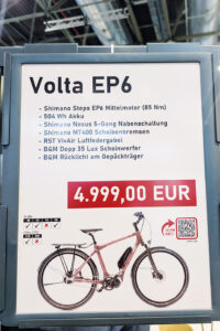 Großformatiges digitales Label im Fachhandel