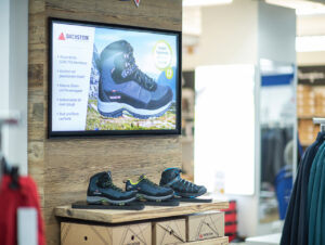 Ein Sensor erkennt, welcher Schuh angehoben wird, und spielt gezielt Inhalte aus