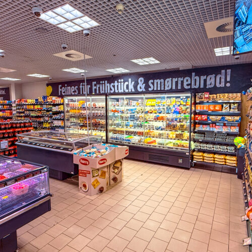 Die Nähe zu Dänemark macht sich auch in der Beschilderung bemerkbar