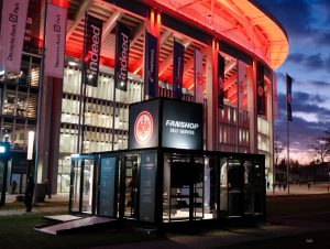 Der Store auf dem Stadiongelände des Deutsche Bank Park nahe der Haupttribüne.