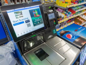 Per „Walmart Connect“ lassen sich in Zukunft im Self-Service-Verfahren auch die Werbeflächen neben der Kasse buchen.