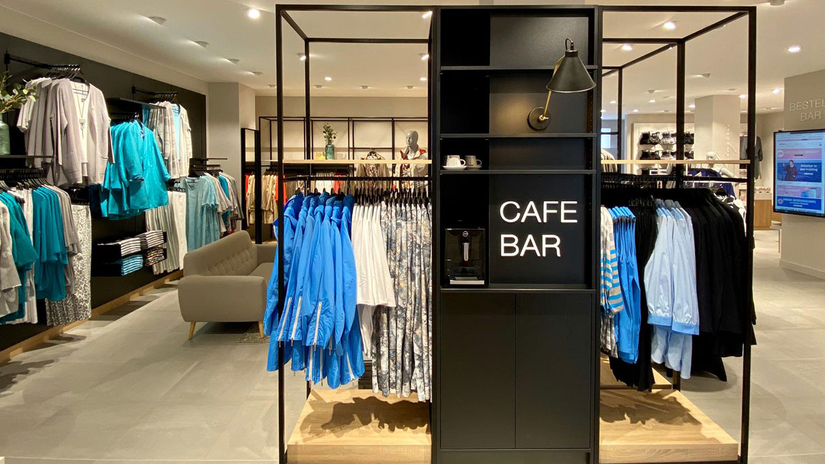 nogmaals een keer attribuut Ulla Popken: Store-Konzept für erhöhtes Selbstbewusstsein | stores+shops nogmaals een keer attribuut Ulla Popken: Store-Konzept für erhöhtes Selbstbewusstsein | stores+shops