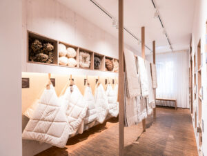 In der Schlafwelt werden Materialien und Produktionsschritte anschaulich demonstriert