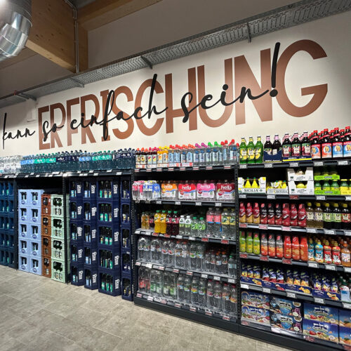 Markante Grafiken erleichtern den Überblick im Laden